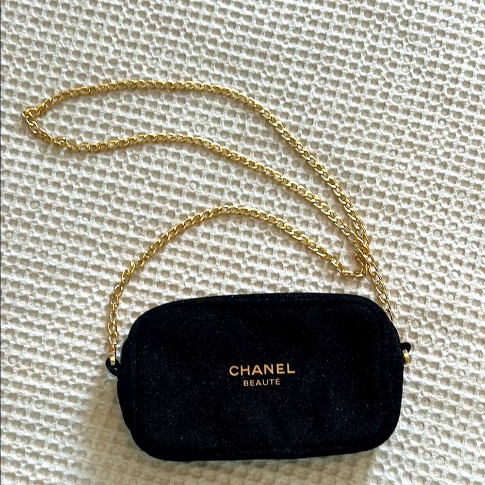 Chanel Black and Gold Women's makeup bag